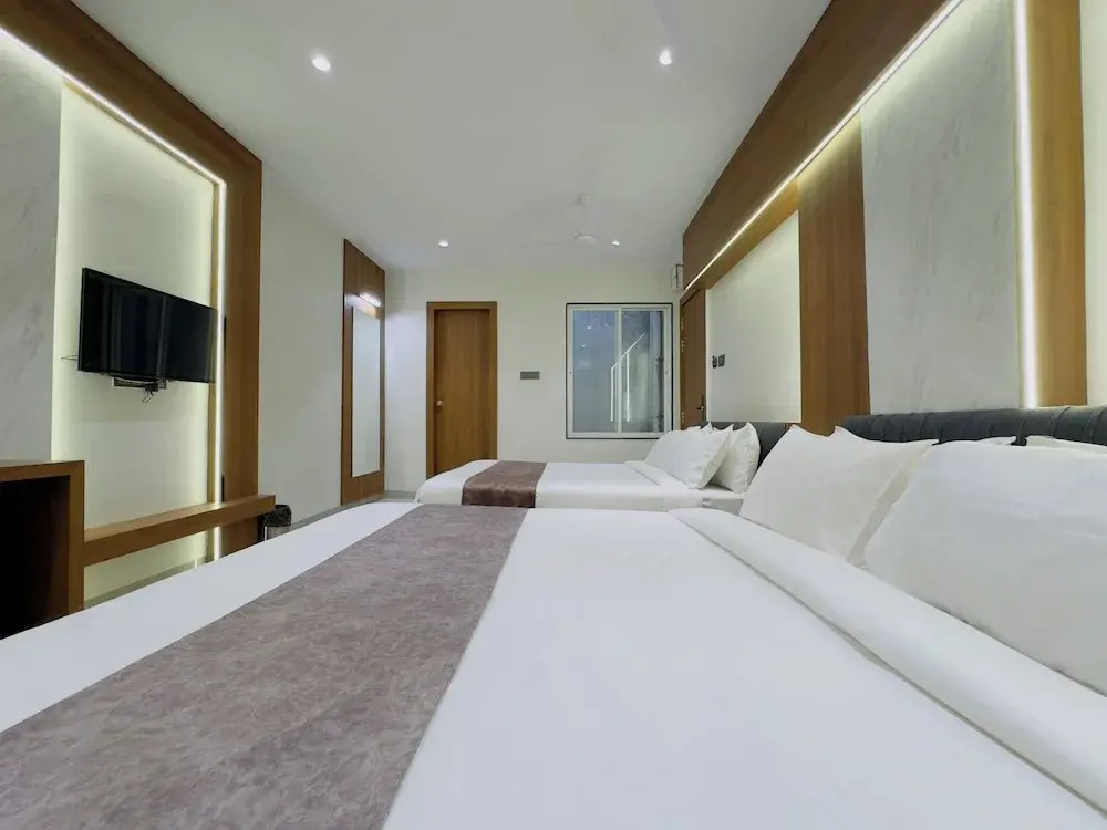 Travinities Hotel Avni Palace