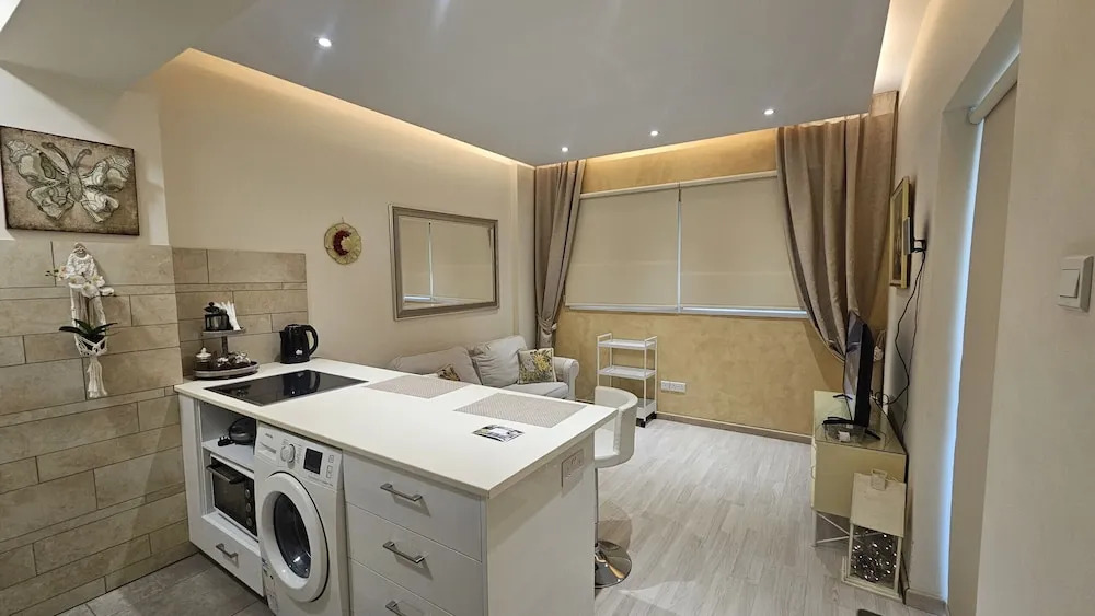 116 NIC 302a - Stay Fantasia Central Suite