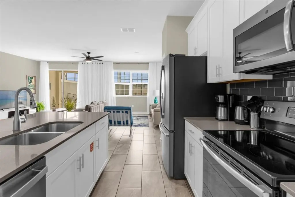 5 Bedroom 5 Bathroom Storey Lake 4901 Wa