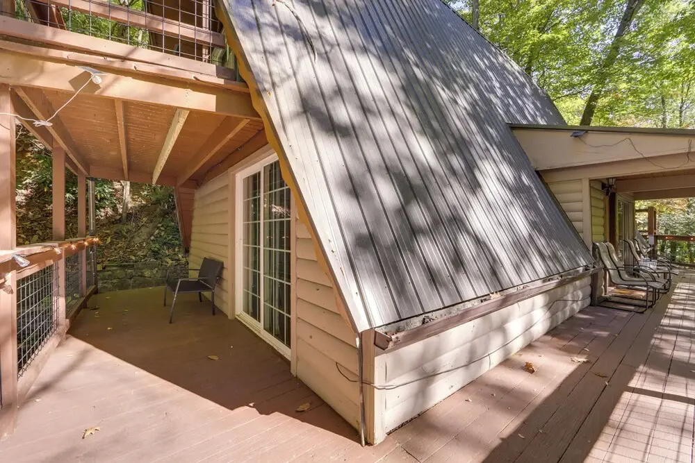Cabin w/ Hot Tub: 2 Mi to Downtown Gatlinburg!