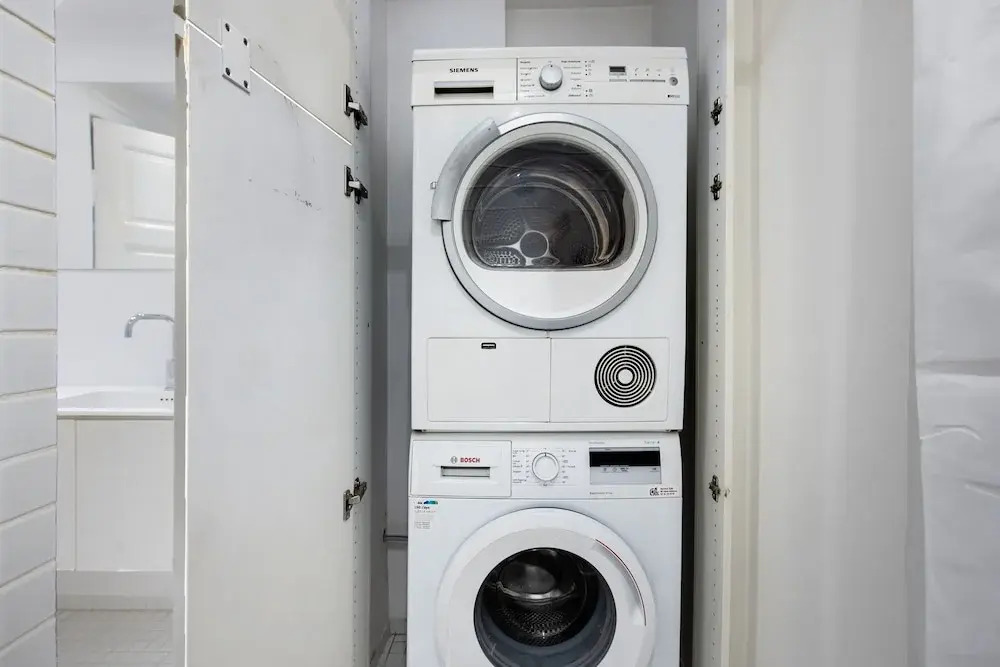 Square - Spacious 6-bdr Apt Near Nyhavn