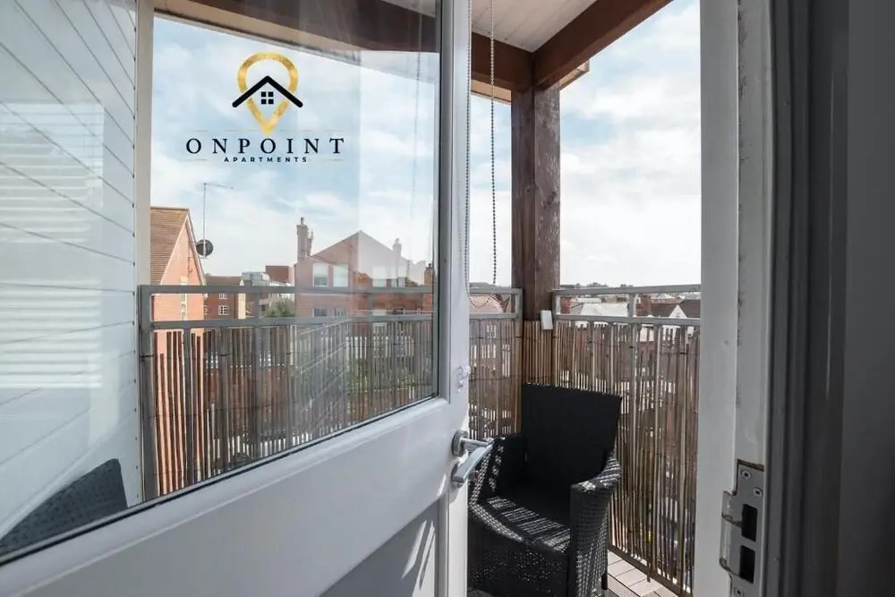 FANTASTIC Duplex 2 Bed Apt-PARKING