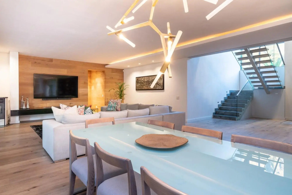 Amara Lincoln - 100m From Camps Bay Beach