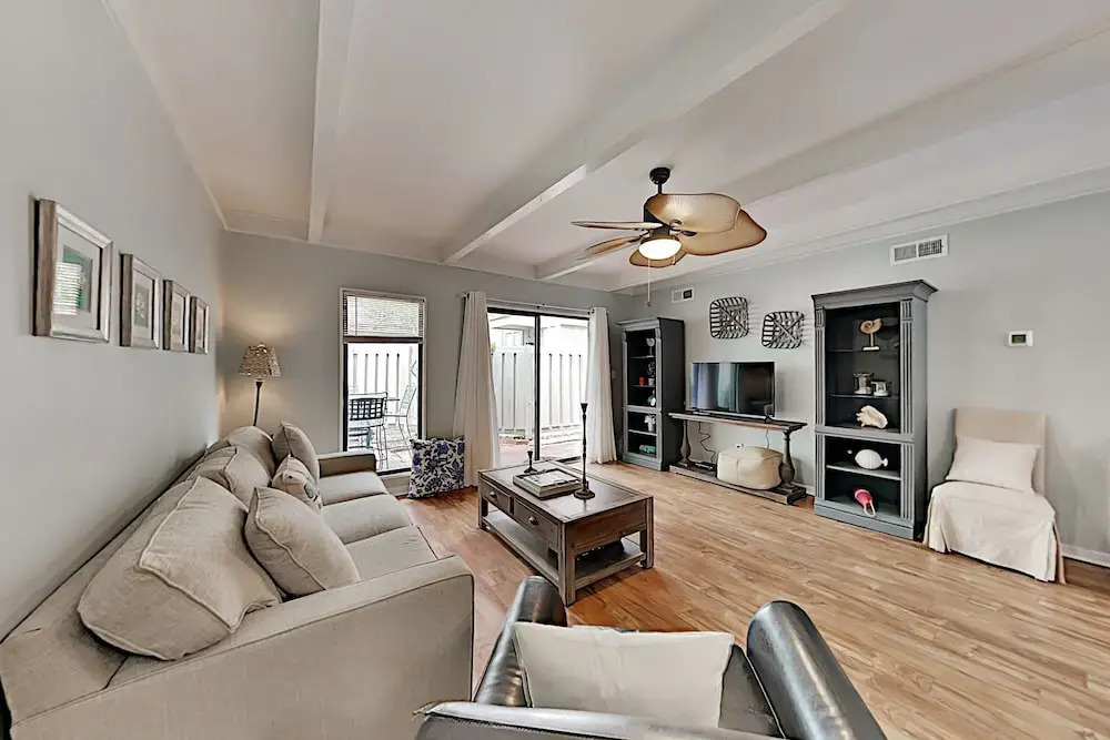 570queen 2 Bedroom Condo