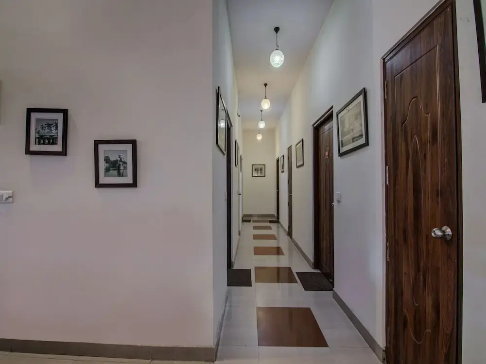 OYO 16433 Raj Kothi