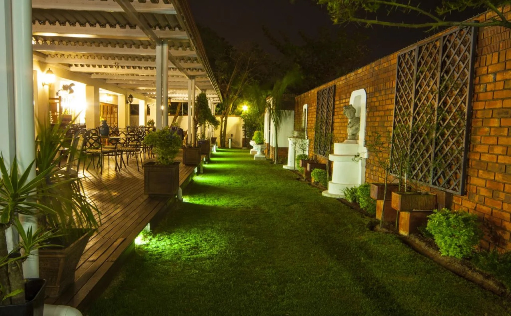 Aristo Manor
