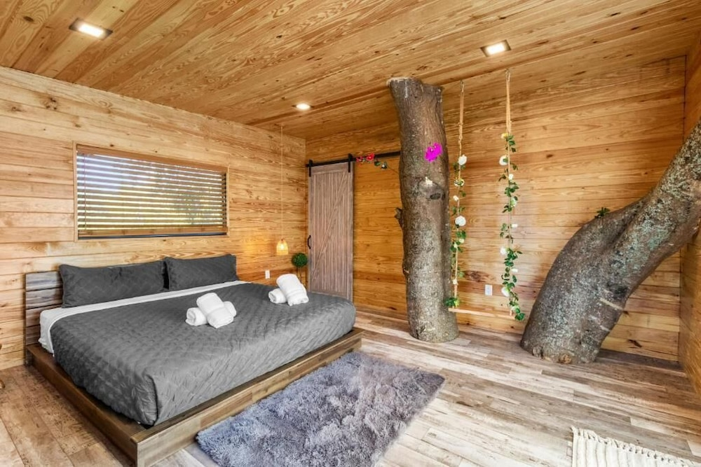Epic Treehouse Villa - Pool - Jacuzzi - Pickleball