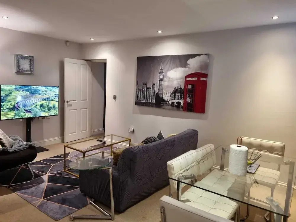 This is a two Bedroom Apartment Right in the Centre of Birmingham new Street