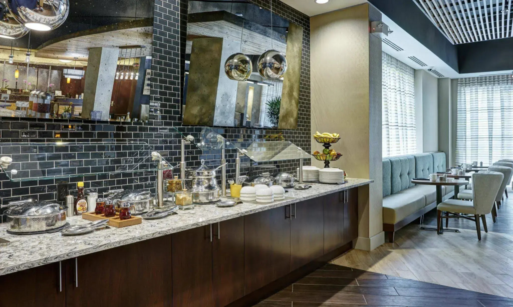DoubleTree by Hilton Charlotte Gateway Village