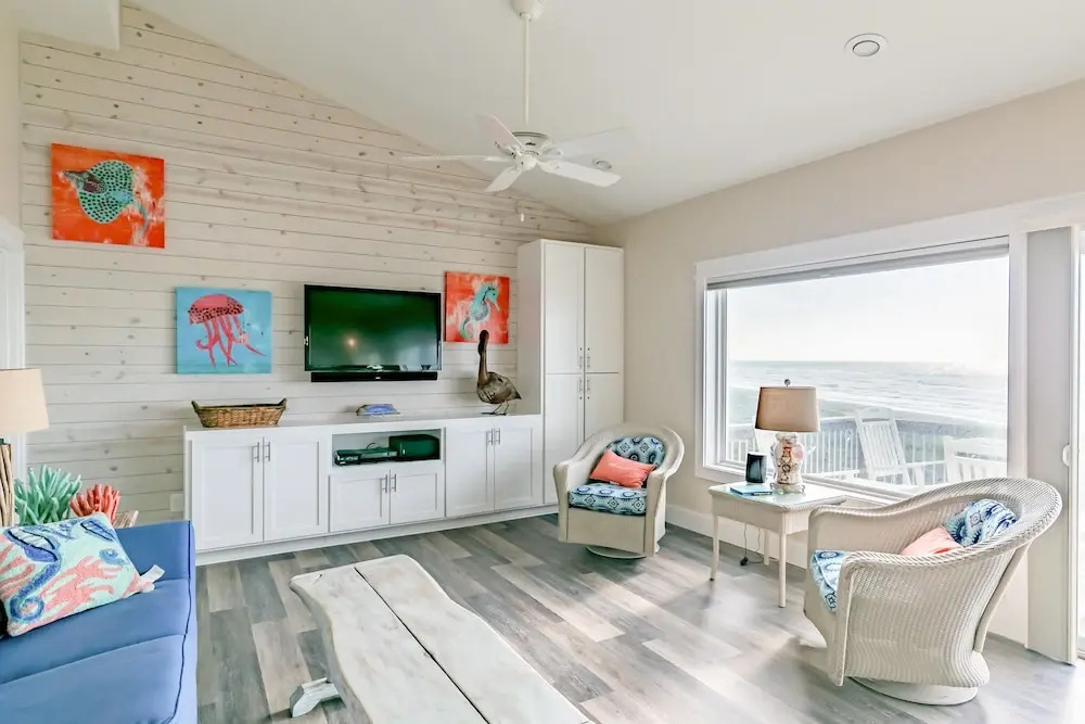 Beachfront Luxury 3BR/3BA Lost Colony Property by RedAwning