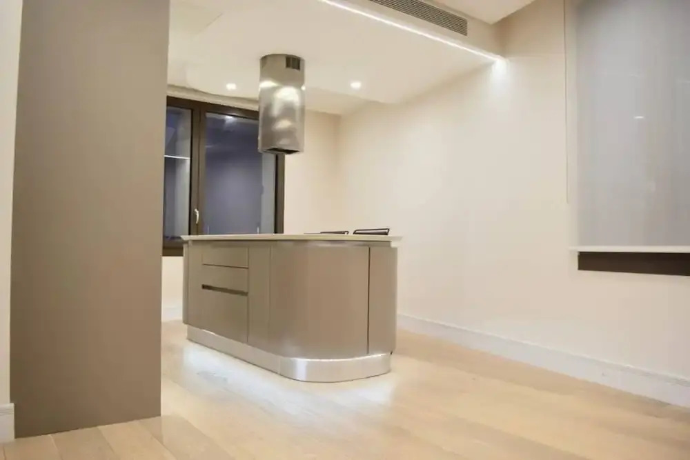 Modern 2 Bedroom Bayswater Apartment