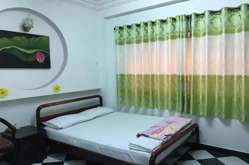 Hoang Nam Hotel by ZUZU