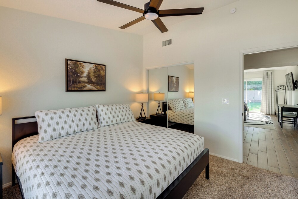 Heated Pool, Game Room: Family Home in Tempe!