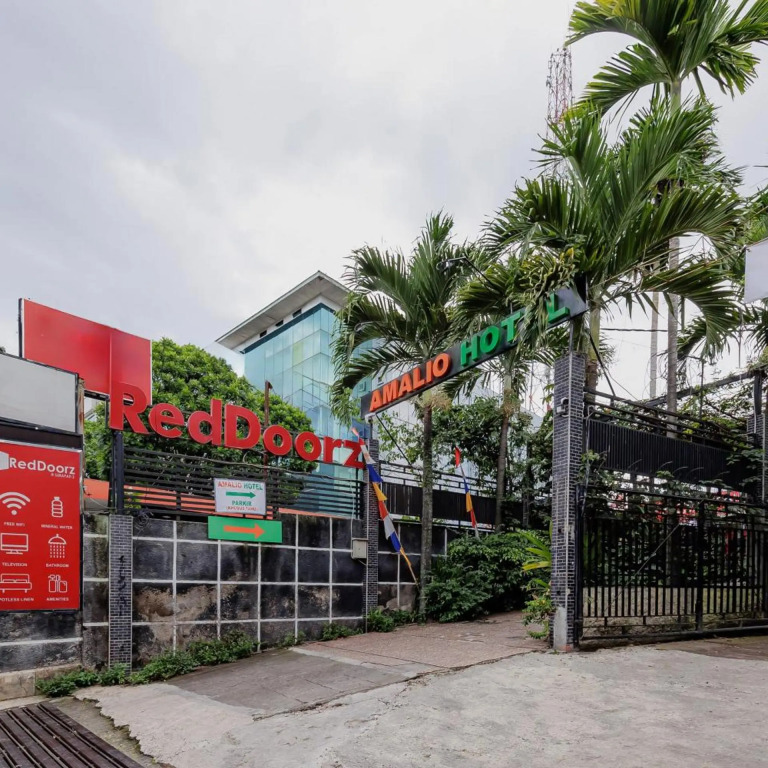 RedDoorz Plus at Amalio Hotel Surapati