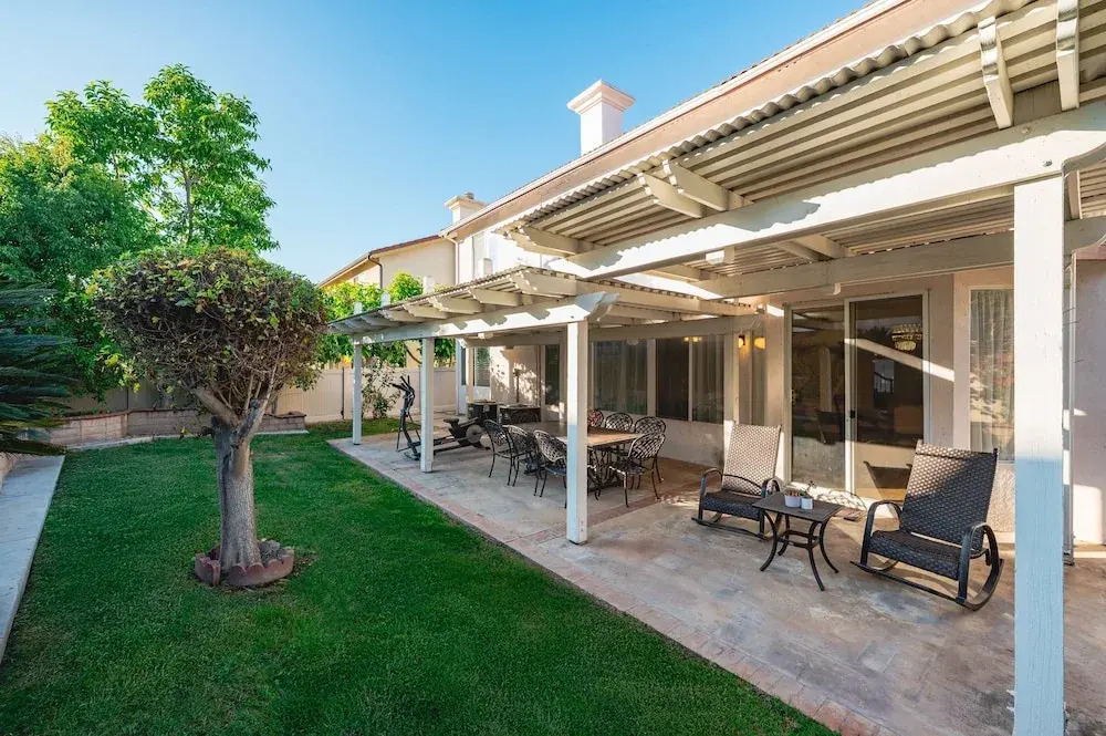 Luxury Hilltop Home Spacious Private Backyard