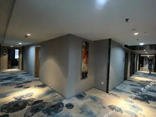 Dazhou Huazhou Hotel (City Center Plaza Dayi Middle School)