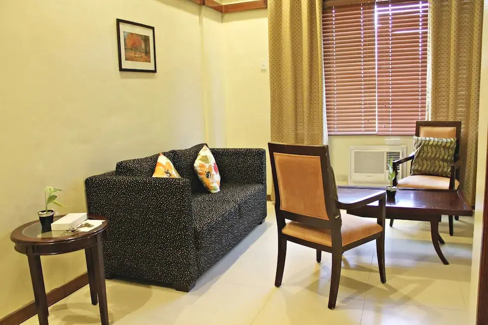 Shalom Hotel