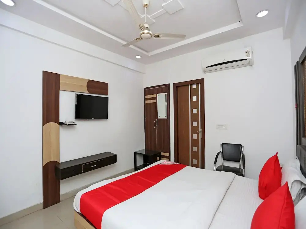 OYO 13125 Hotel Gwal Palace