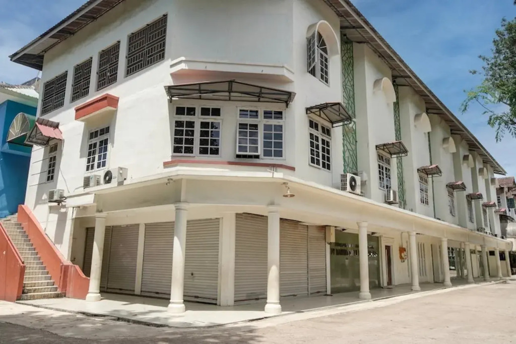Collection O near Harbour Bay Mall formerly Kansa Hotel