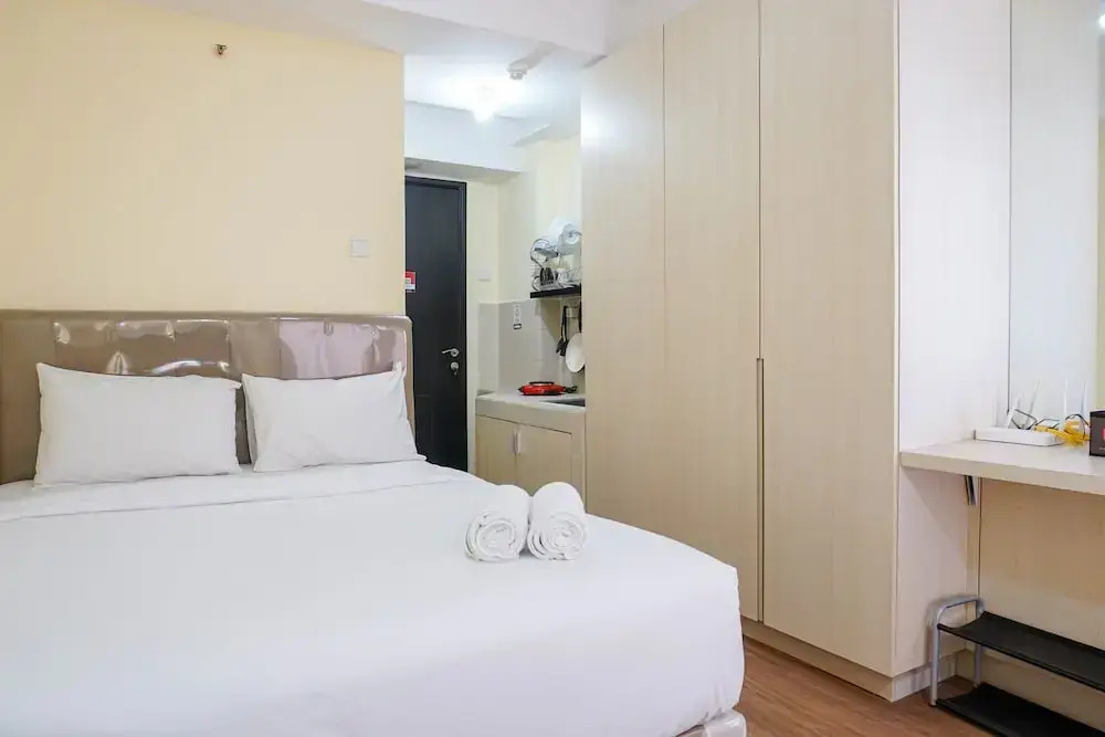 Nice and Elegant Studio at Belmont Residence Puri Apartment By Travelio