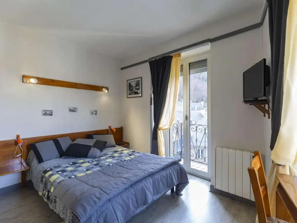 Appartement Cauterets, 3 pièces, 4 personnes - FR-1-401-26