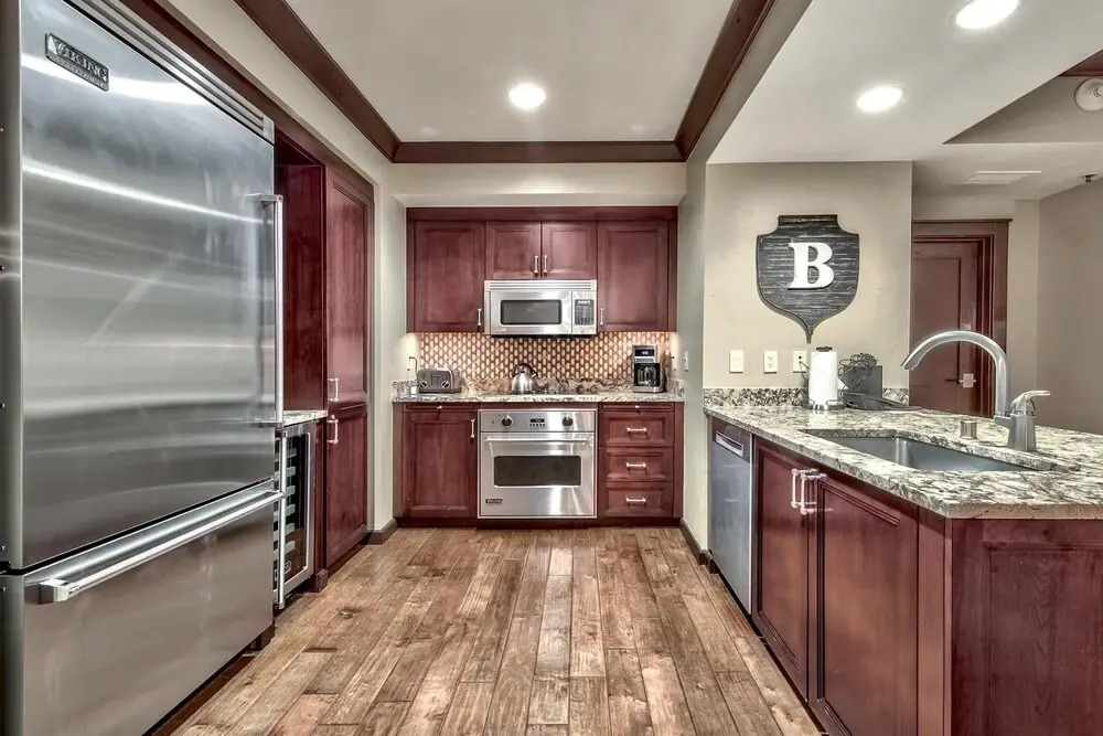 Huge 3 Bedroom  At Northstar | Sleeps 10 Condo by RedAwning