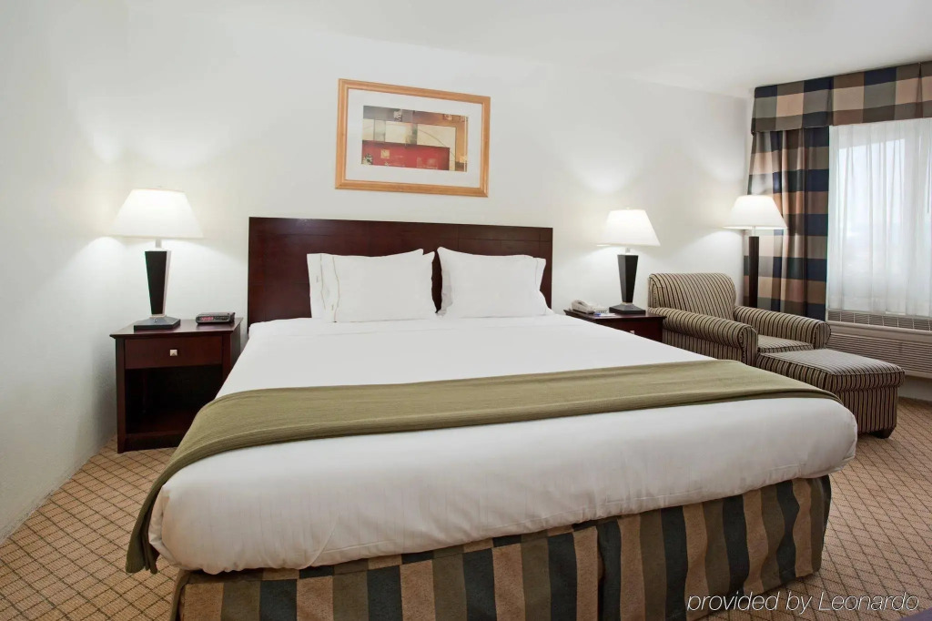 Holiday Inn Express & Suites Colorado Springs-Airport by IHG
