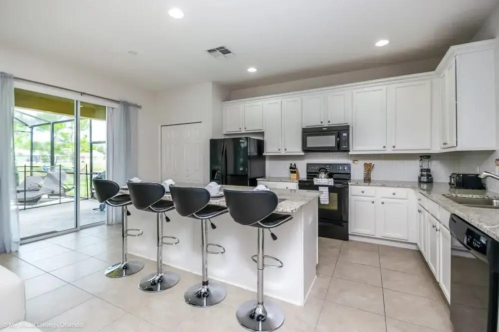 5196oa Luxury 6 Bedroom 5.5 Bath Home