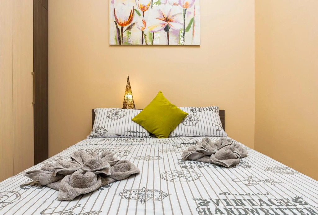 1BD Apartment with a Cute Balcony in Kapana