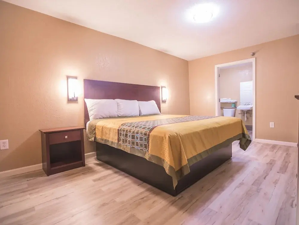 The Crossroads Hotel and Suites Irving