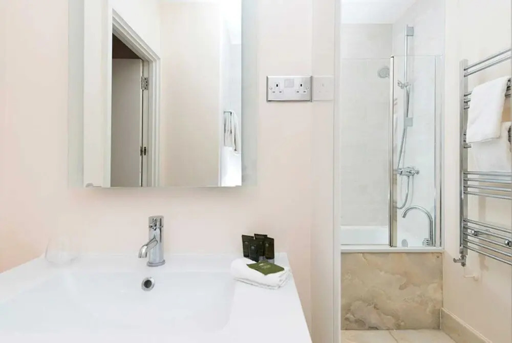 Luxury and Modern Bayswater Apartment