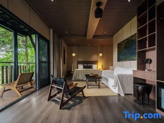 Misty Forest Retreat