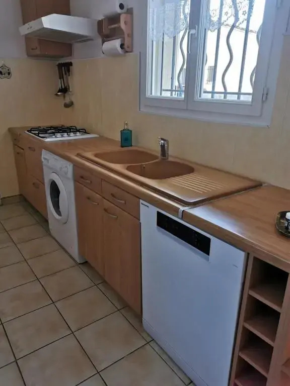 Belle villa de 90m2 au calme avec jardin et parking à 10 mn de la mer en voiture