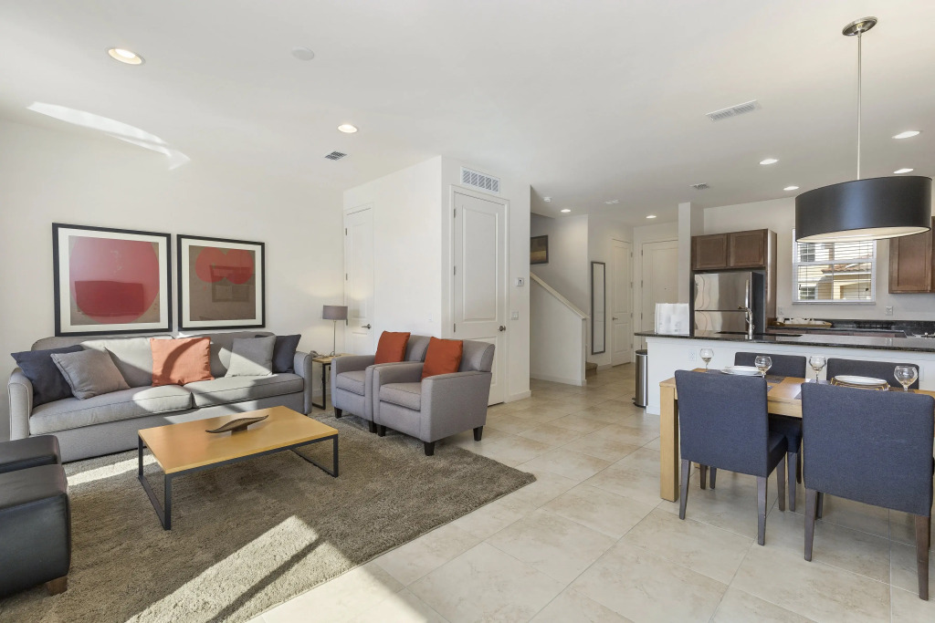 2 Bedrooms 25 Bathrooms Regal Oaks 2604 Rl