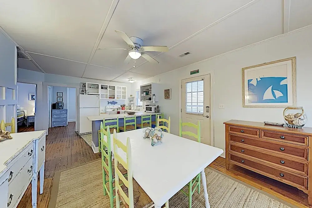 New Listing! Island Time , Steps To Beach 4 Bedroom Home