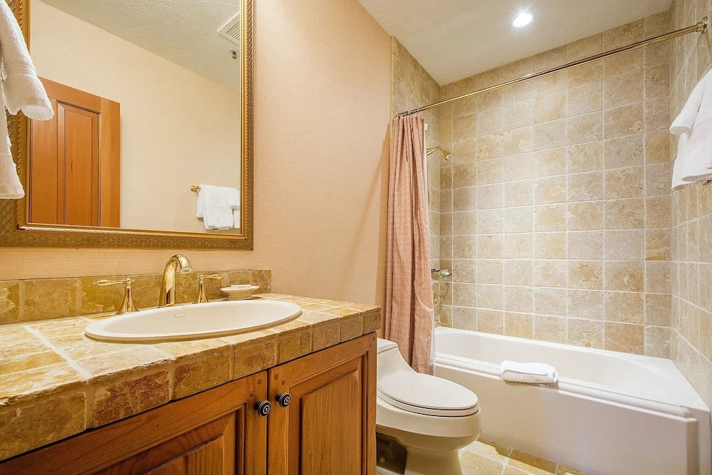 Premium Luxury Five Bedroom Townhouse with Hot Tub and Majestic Mountain Views 5 Townhouse by RedAwning
