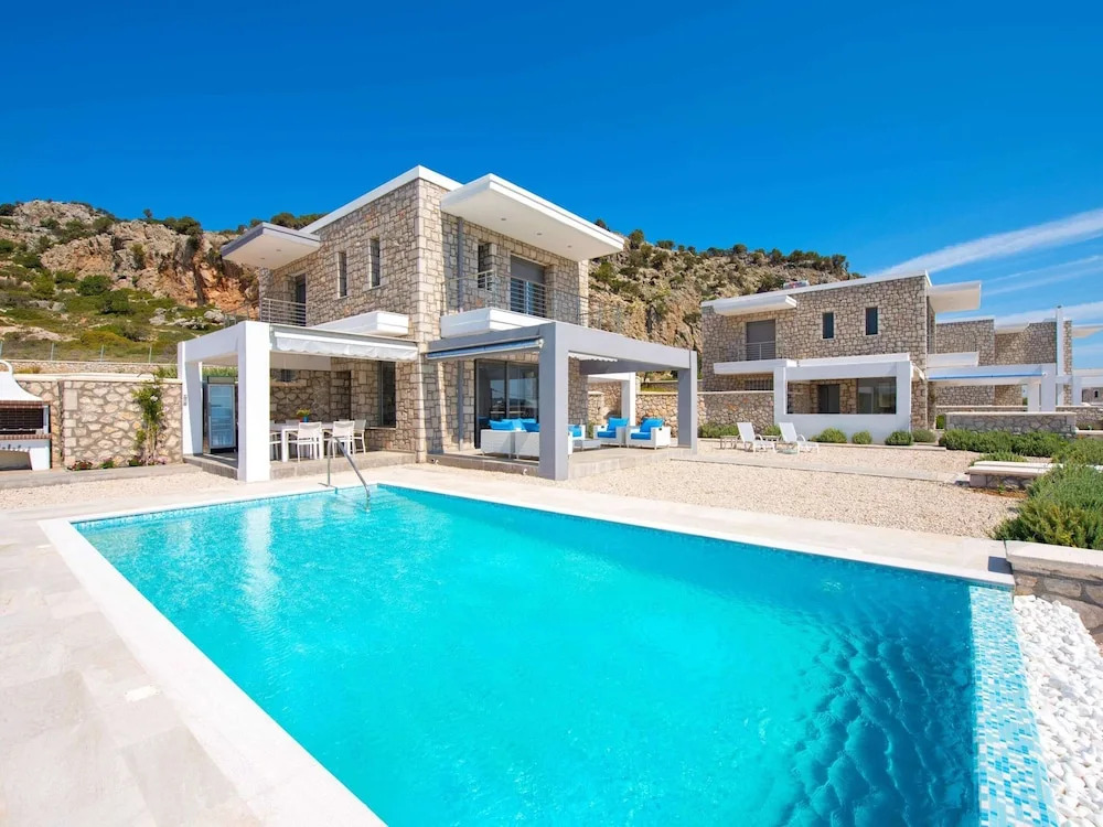 Villa in Rhodes with Infinity Pool & BBQ