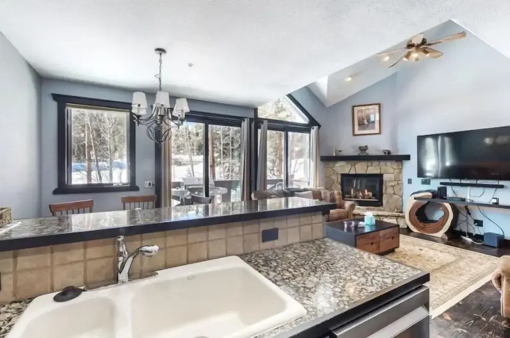 3 Bedroom Ski In, Ski Out Townhome at Snowflake Lift