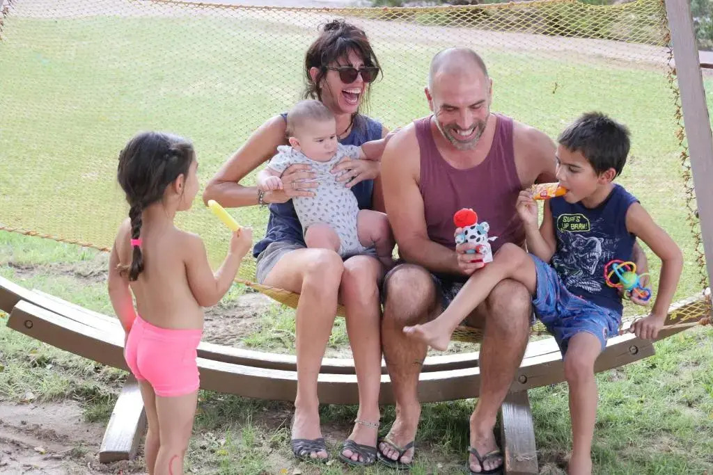 קיבוץ אילות - חדרי אירוח עם בריכה משותפת