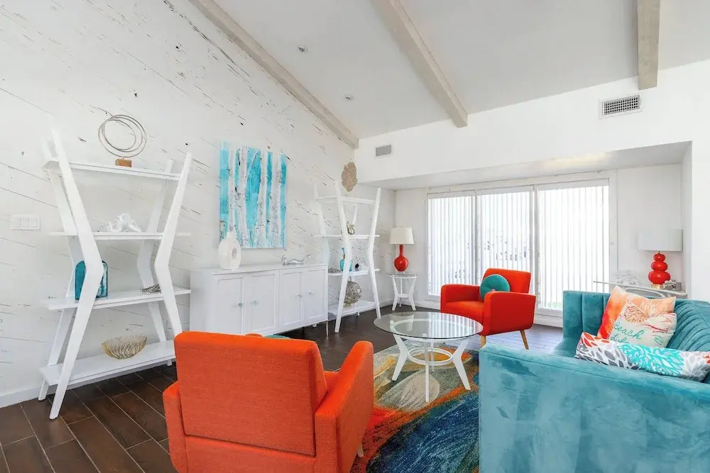 Stylish 3 Bedroom Pool Pets Sleeps 10