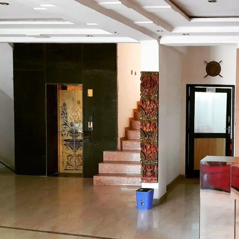 Goroomgo Ambikalia Palace Agra