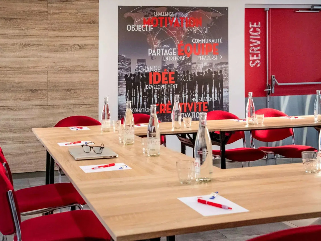 IBIS Cannes Mouans Sartoux Piscine parking gratuit