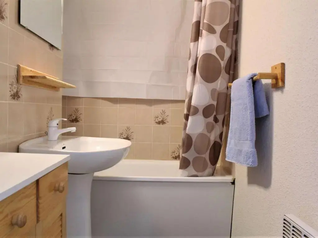 Appartement Risoul, 2 pièces, 4 personnes - FR-1-330-213