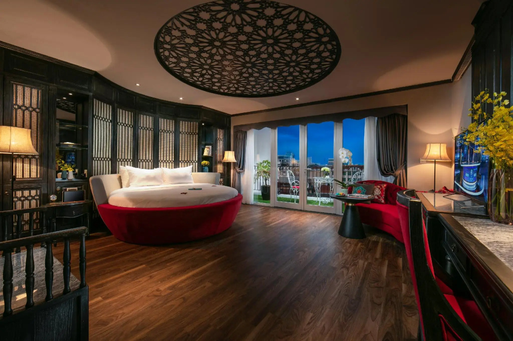 Shining Central Hotel & Spa