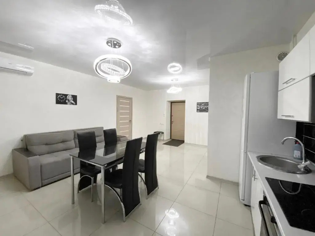 Lux 3-bedroom apartment in Most City area