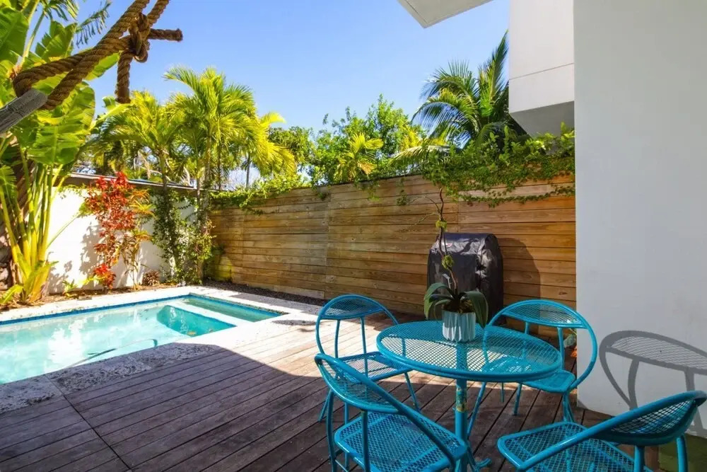 Miami Abode - Private & Sanitized, Perfect for Working From Home. Private Pool, Pet Friendly. Super-host Support