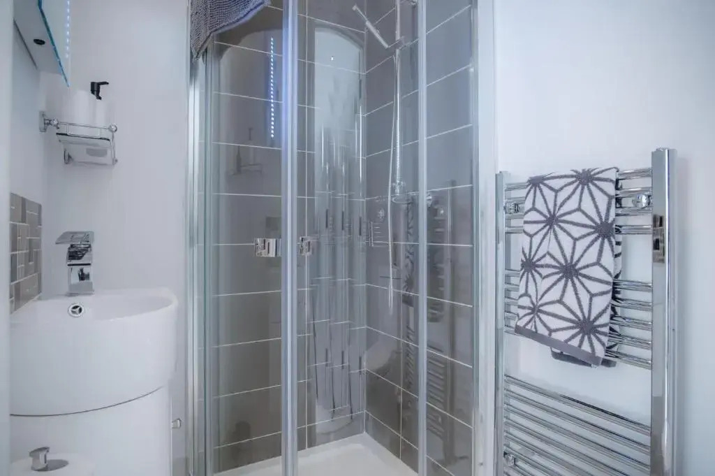 Skylark - 2 Bedroom Apartment - Tenby