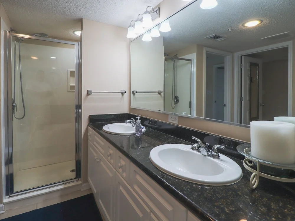 Yacht Club Villas #1-201