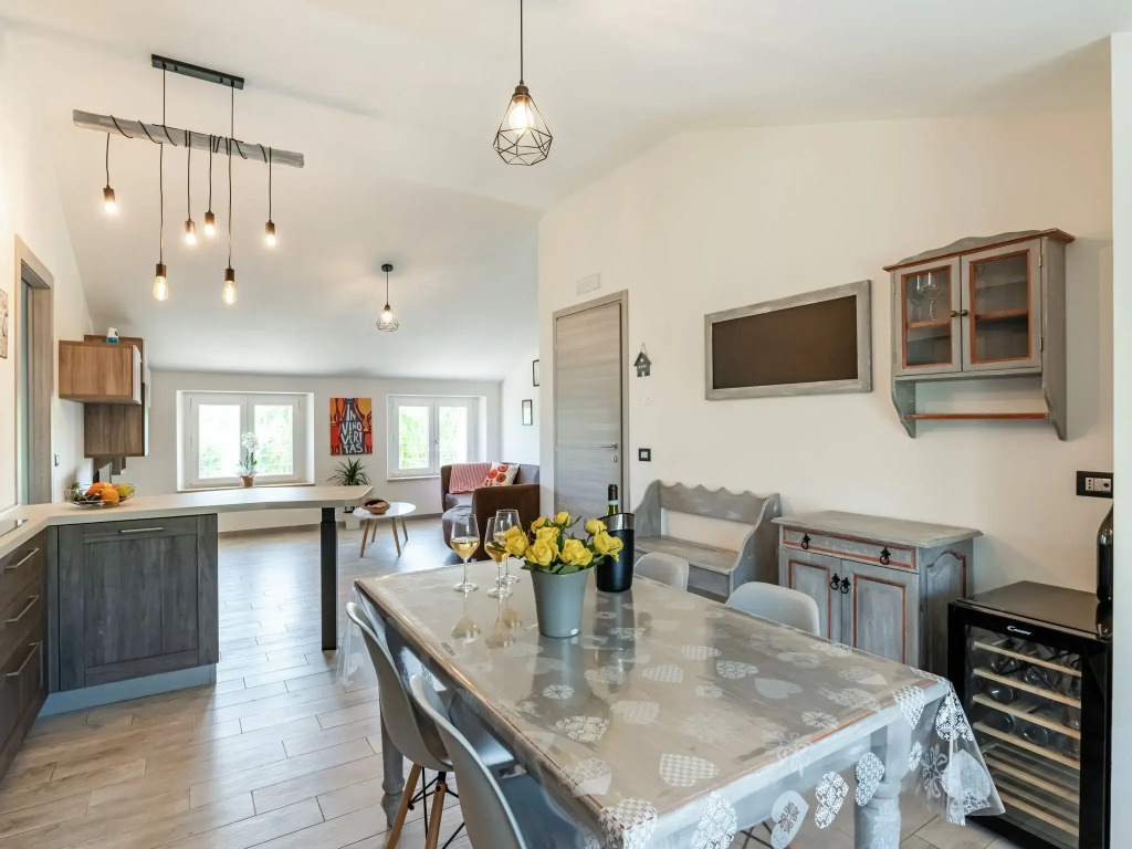 Rural apartment in Matelica with shared pool