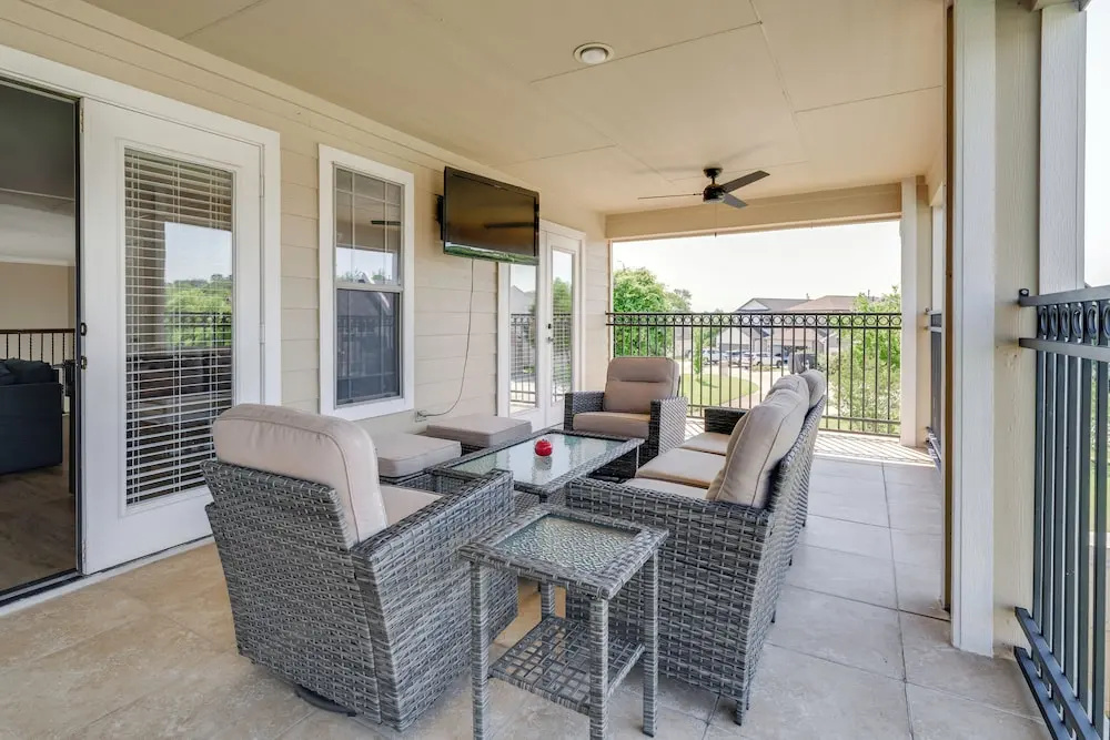 Boating, Fishing & Poolside Fun! Montgomery Escape